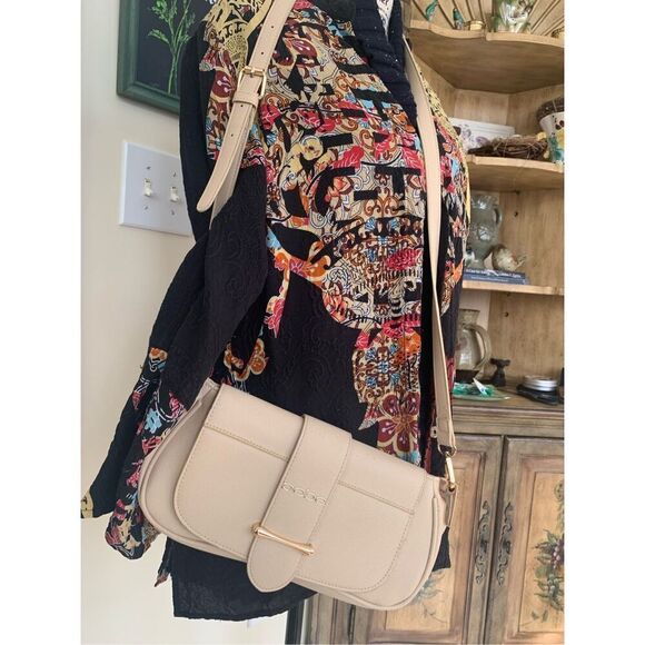 Bebe Saint Lamby Sand Clutch/Crossbody Handbag - Picture 10 of 11